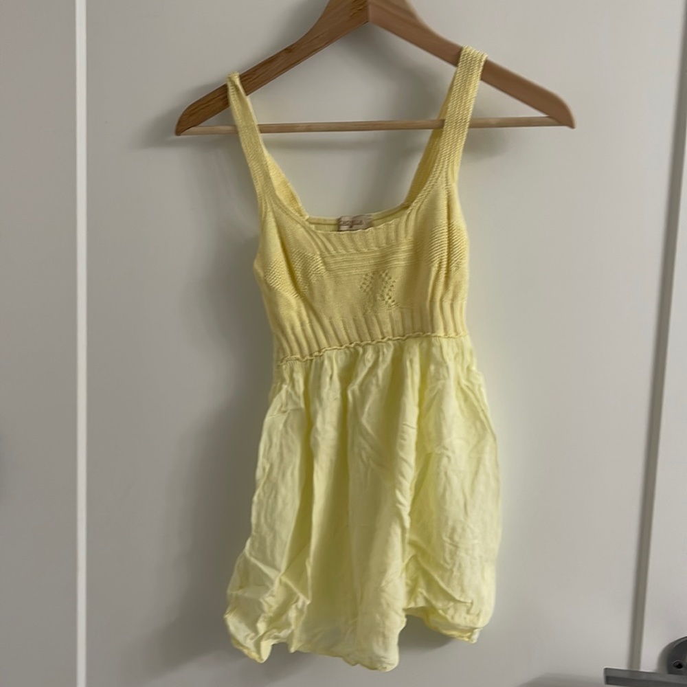 Vintage style yellow tank